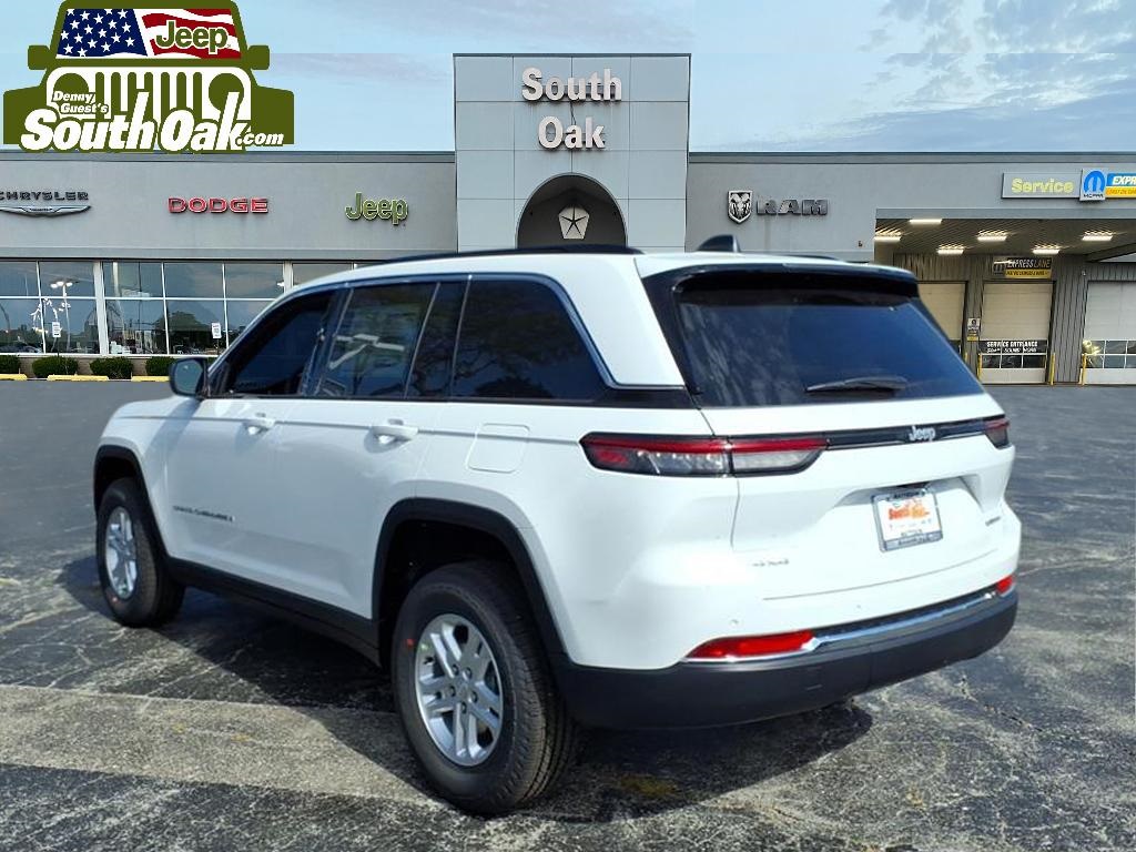 2025 Jeep Grand Cherokee Laredo Altitude photo 4