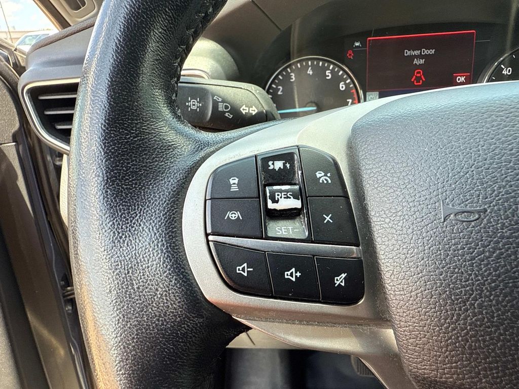 2021 Ford Explorer XLT photo 17