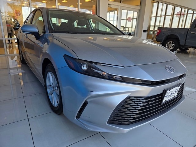 2025 Toyota Camry LE photo 3
