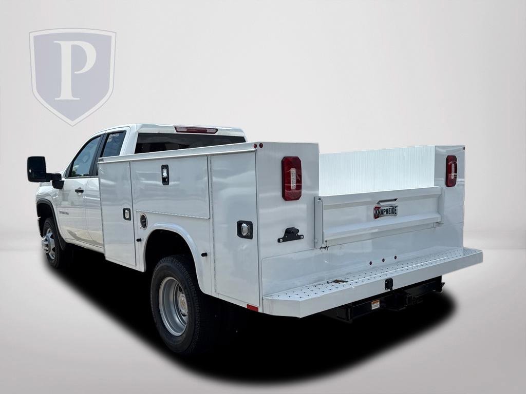2024 Chevrolet Silverado 3500HD Work Truck photo 3