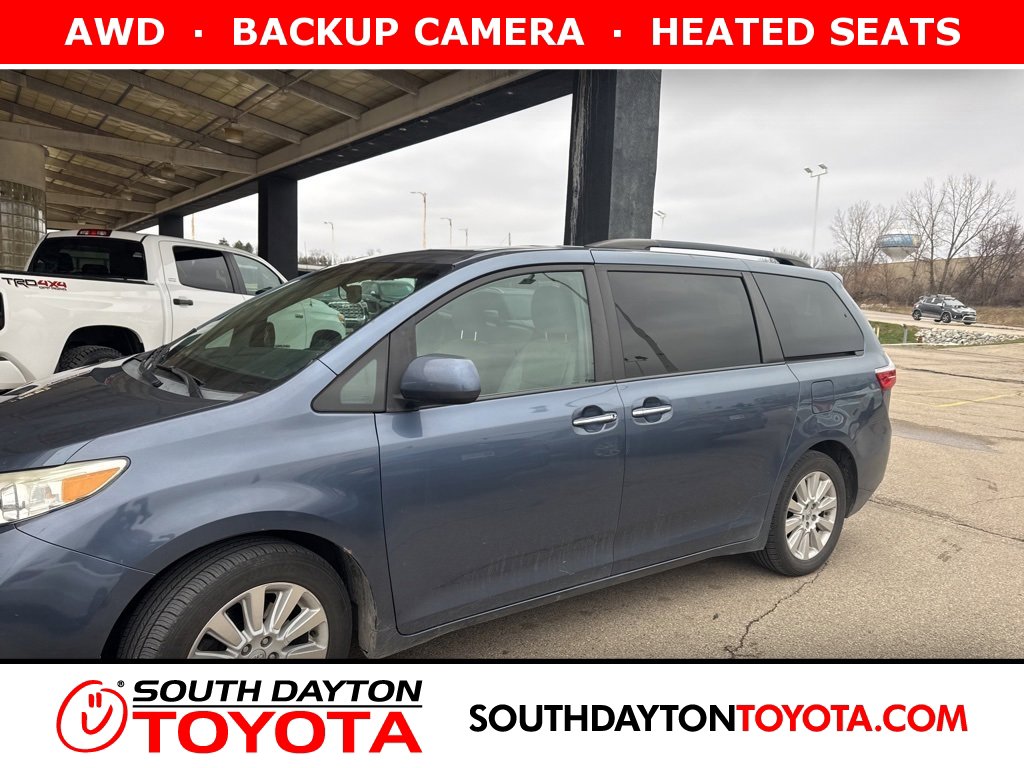 2015 Toyota Sienna XLE's photo