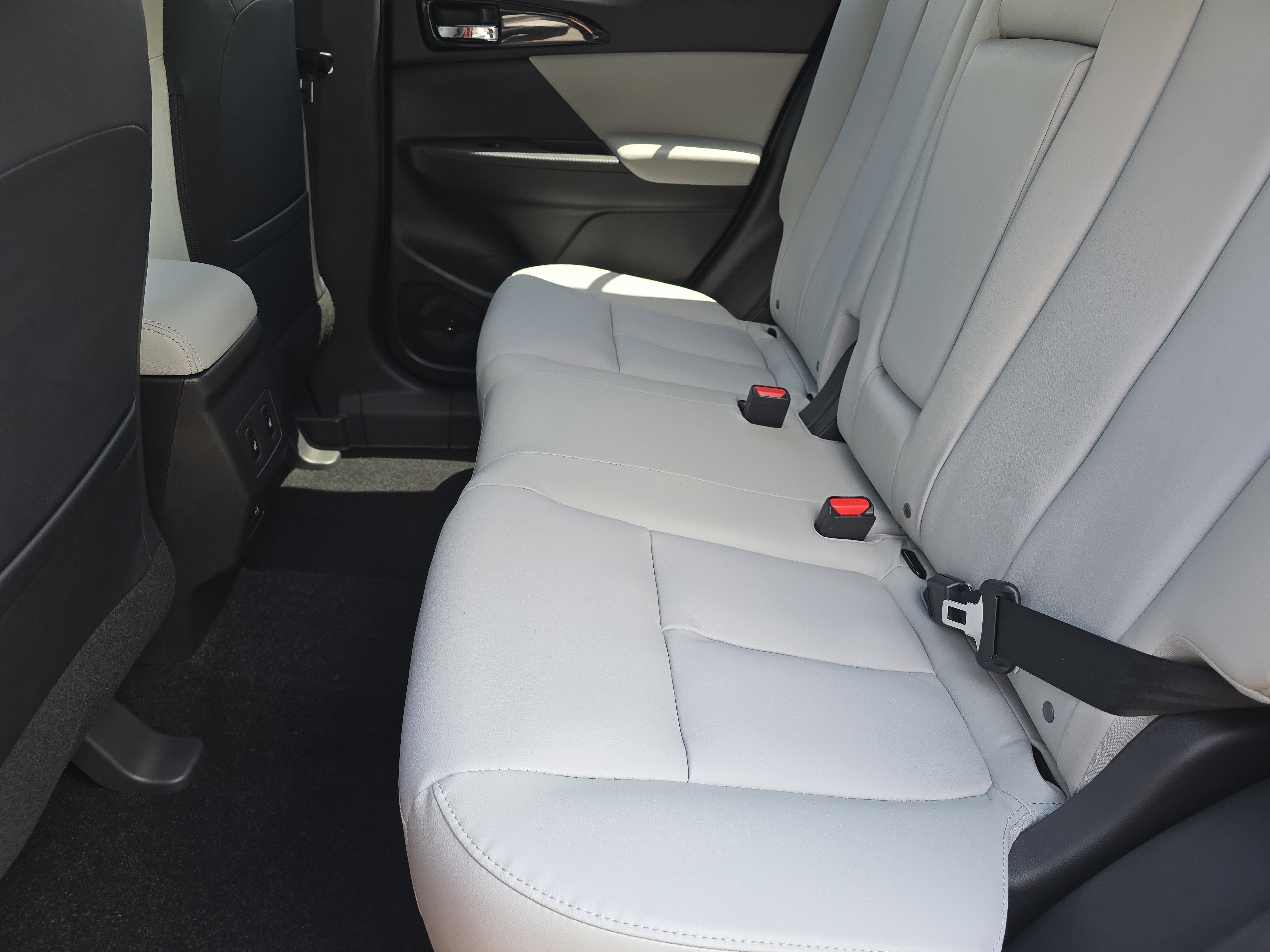 2025 Mitsubishi Eclipse Cross SEL photo 2