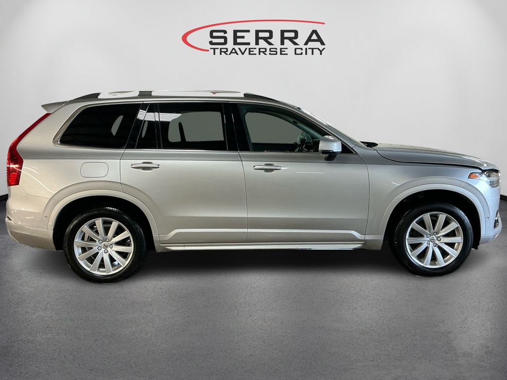 2018 Volvo XC90 T6 Momentum photo 3