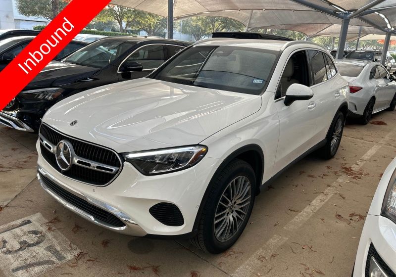 2025 Mercedes-Benz GLC Base's photo