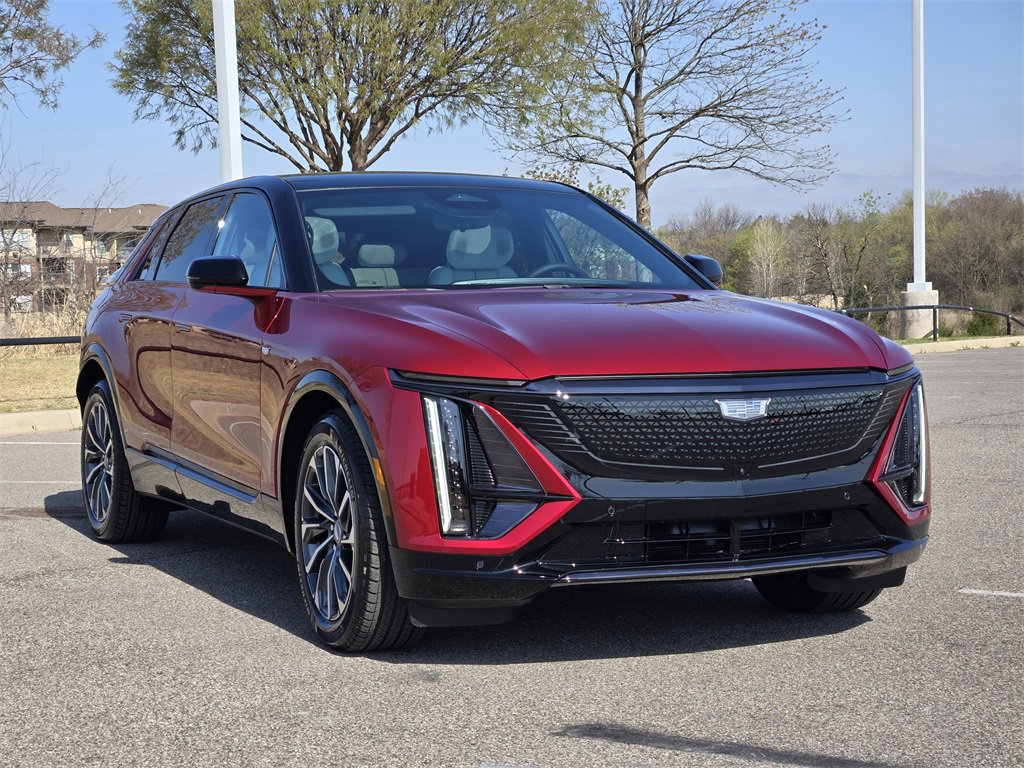 2025 Cadillac Lyriq Sport photo 3