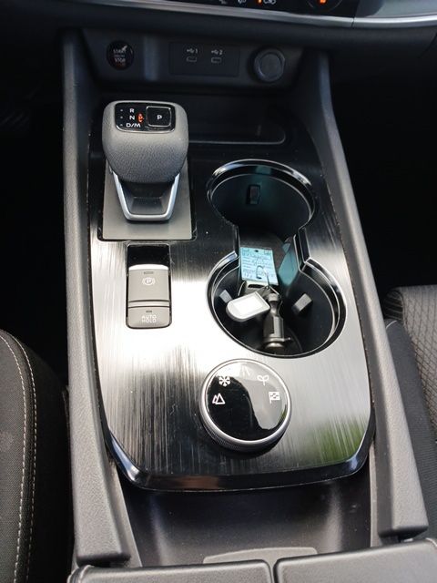 2024 Nissan Rogue SV photo 18