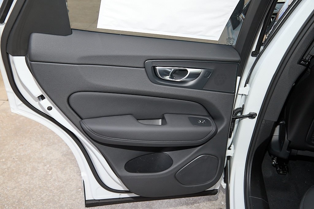 2026 VOLVO XC60 - Image 17