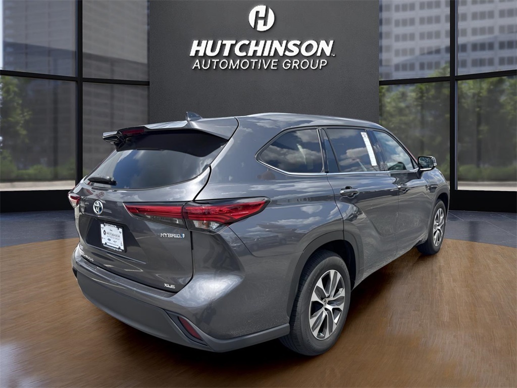 2022 Toyota Highlander Hybrid XLE photo 5