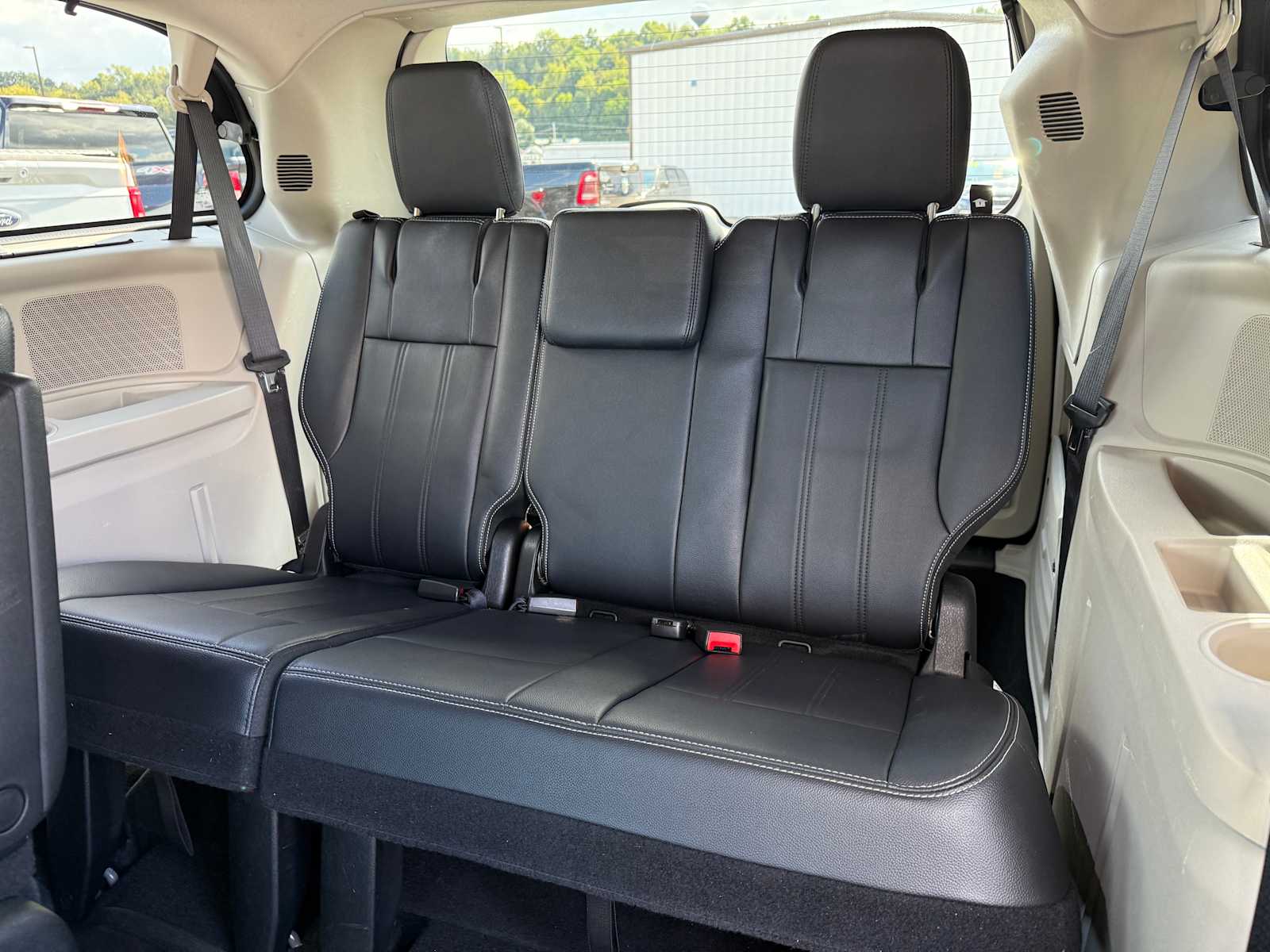 2016 Chrysler Town & Country Touring photo 34