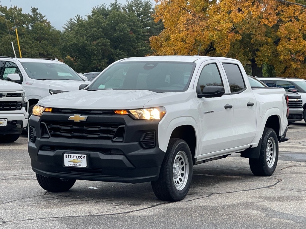 2024 Chevrolet Colorado photo 3