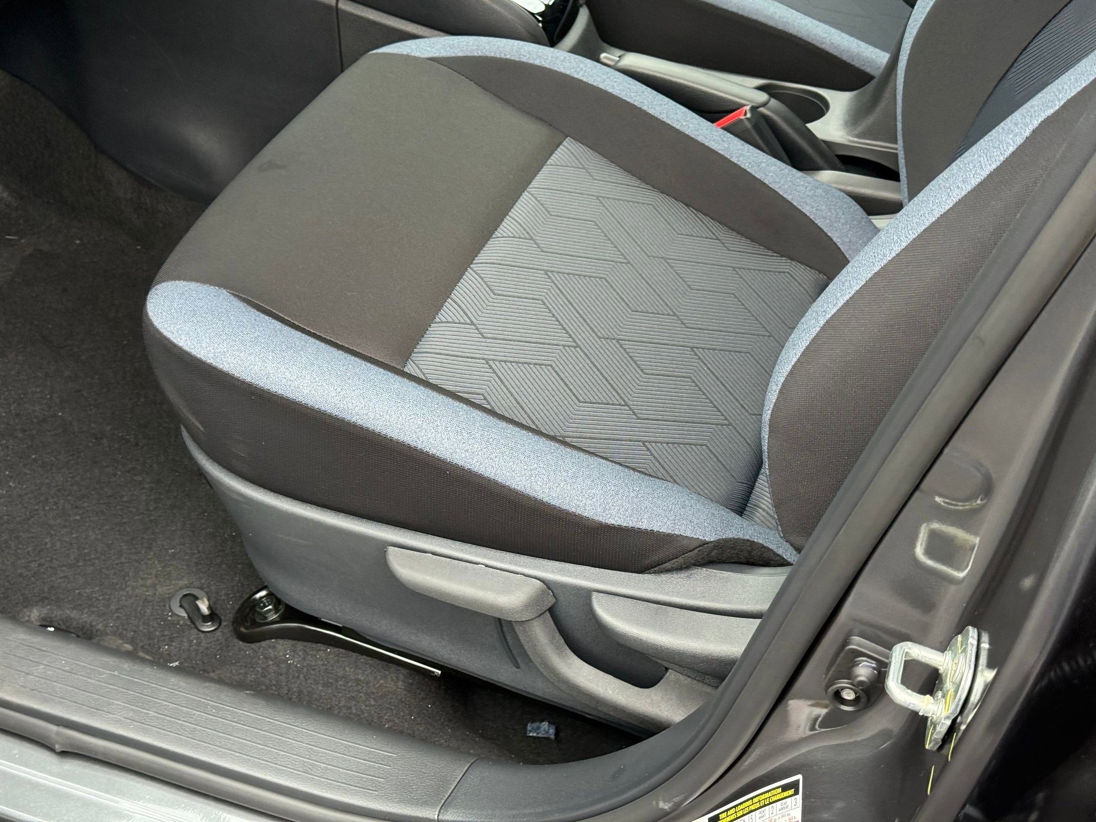 2025 Nissan Versa SV photo 4