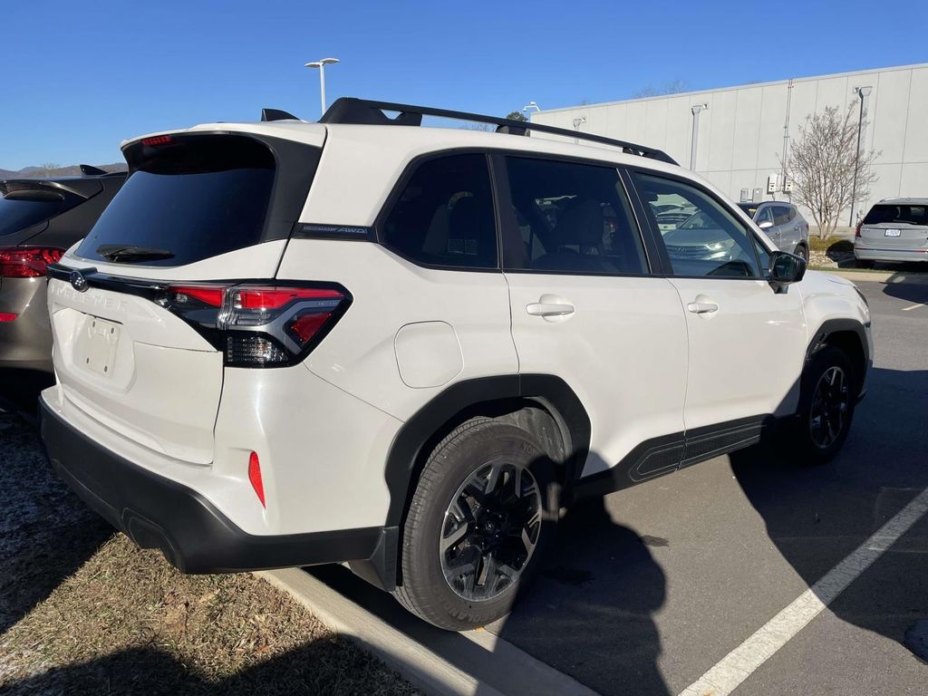 2025 Subaru Forester Premium photo 2