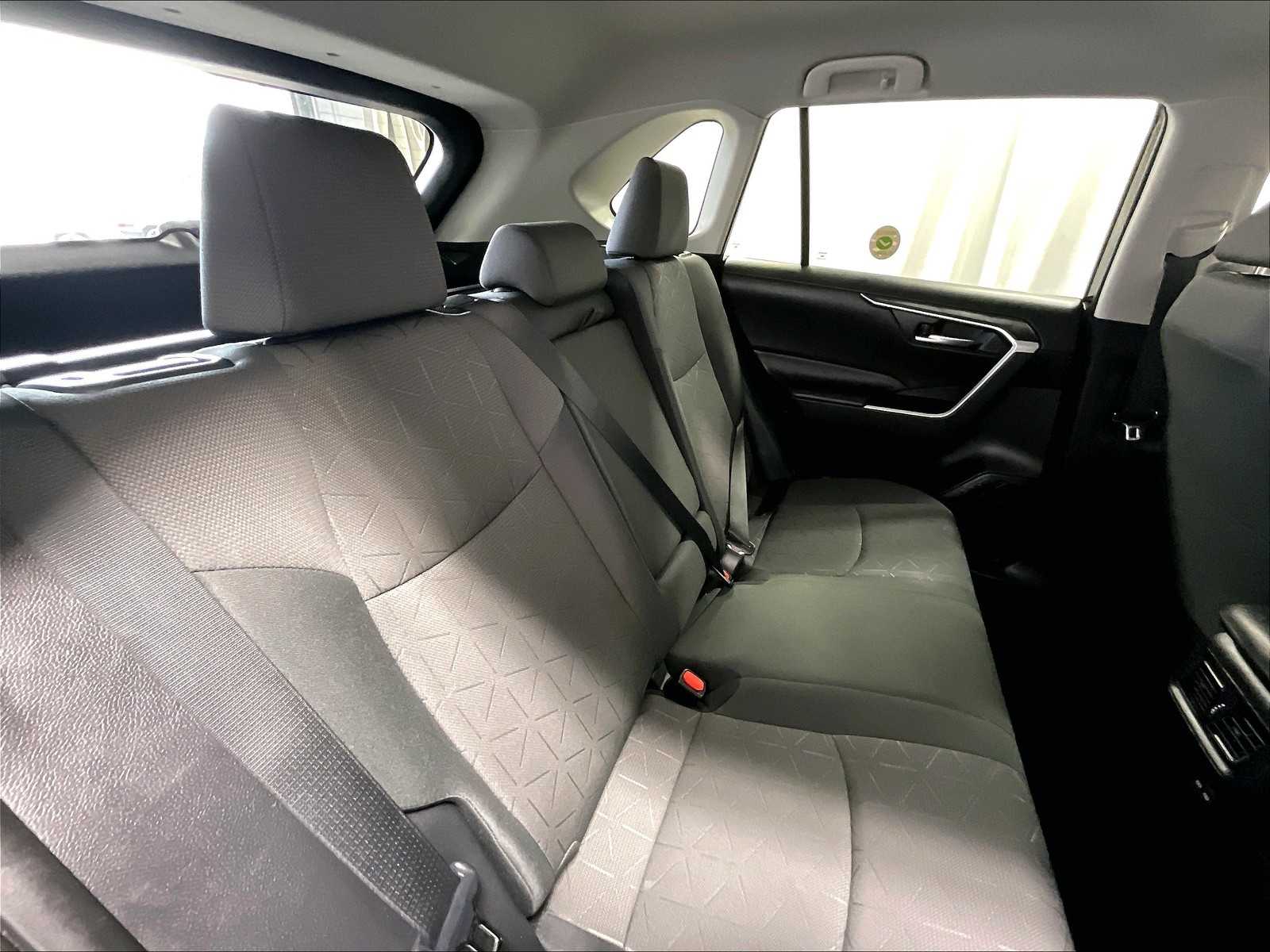 2023 Toyota RAV4 XLE photo 16