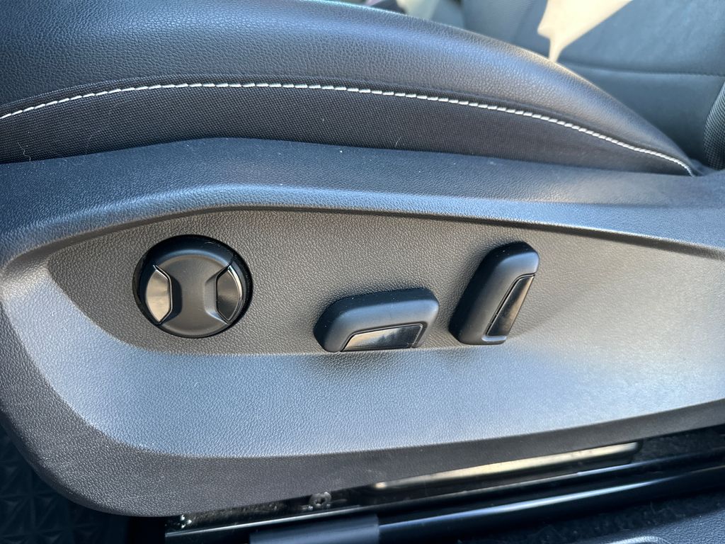 2022 Volkswagen Taos SE photo 4