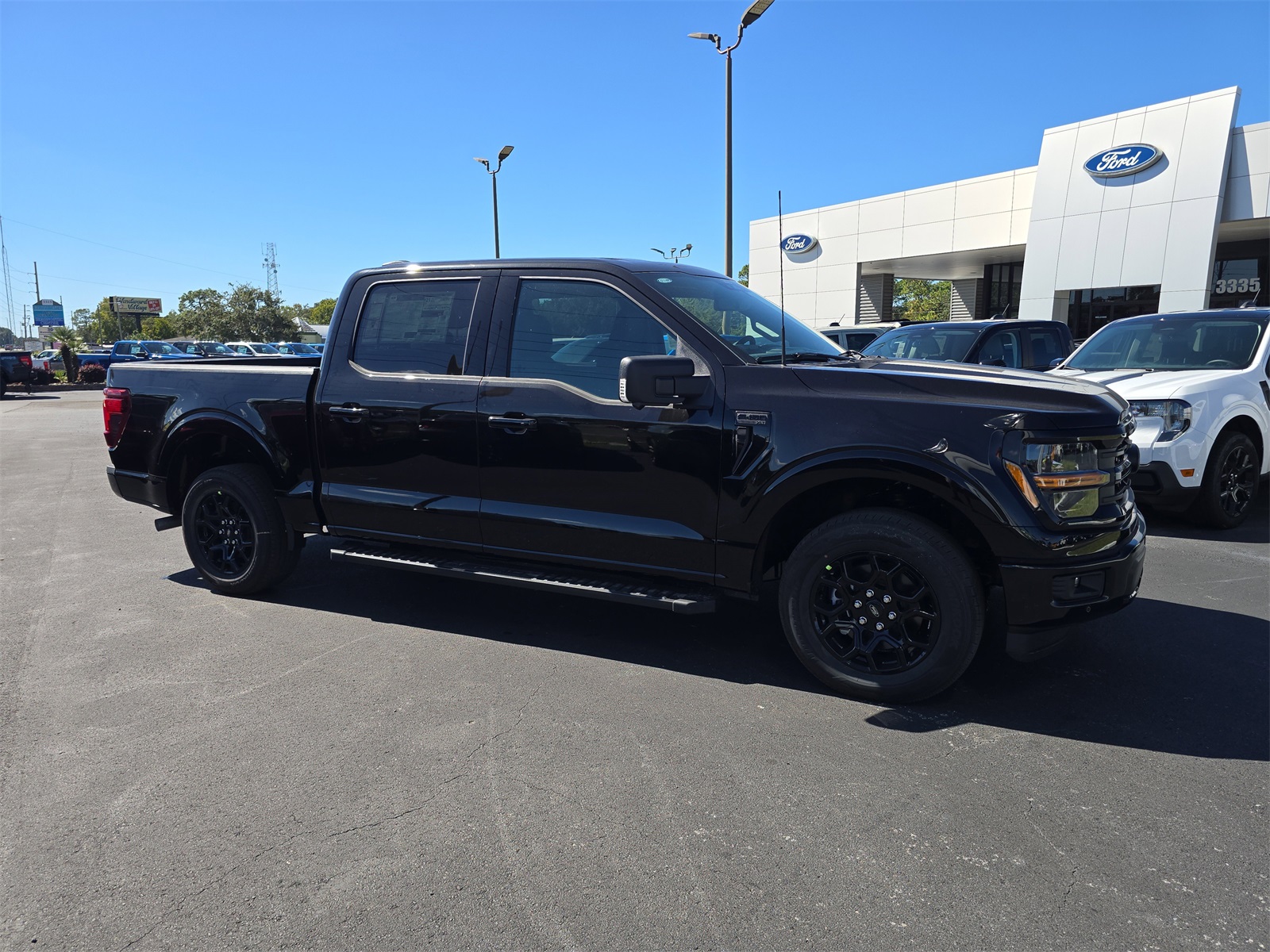 2025 Ford F-150 XLT photo 2