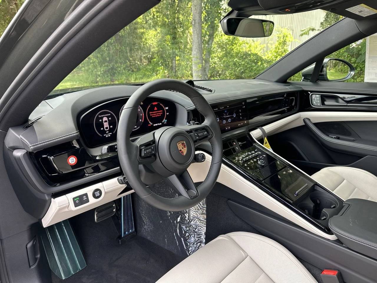 2025 Porsche Panamera E-Hybrid 4 photo 12