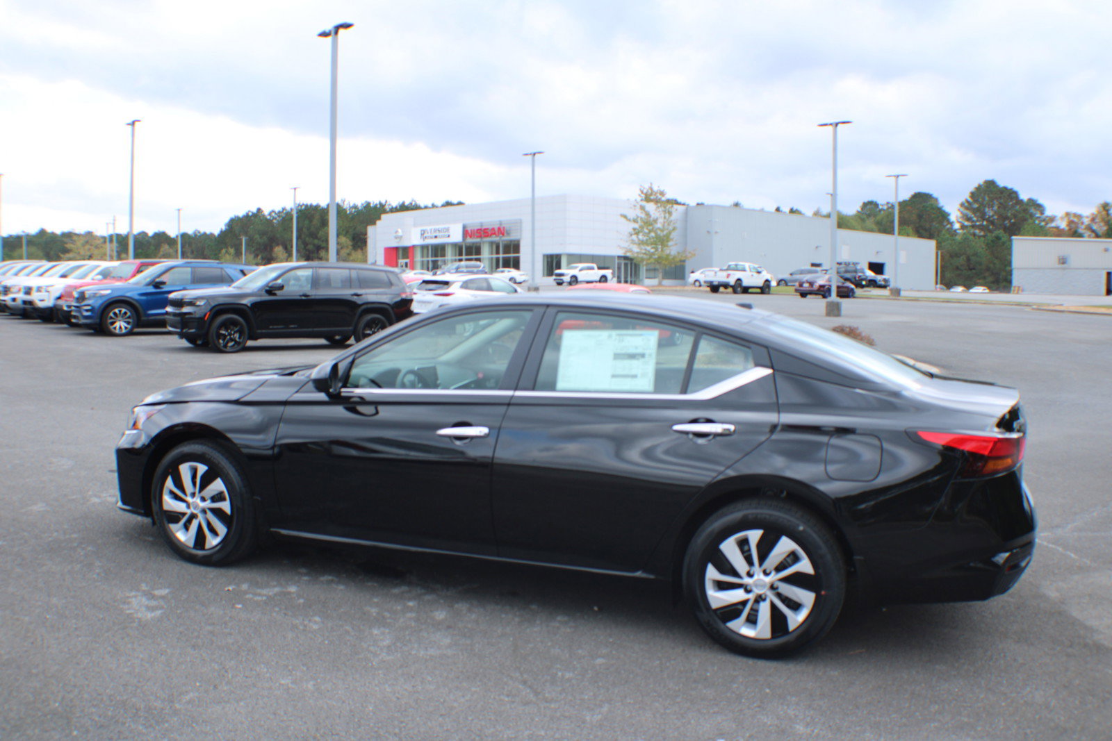 2025 Nissan Altima S photo 3