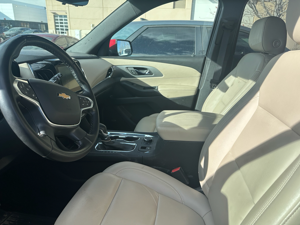 2023 Chevrolet Traverse Leather photo 2