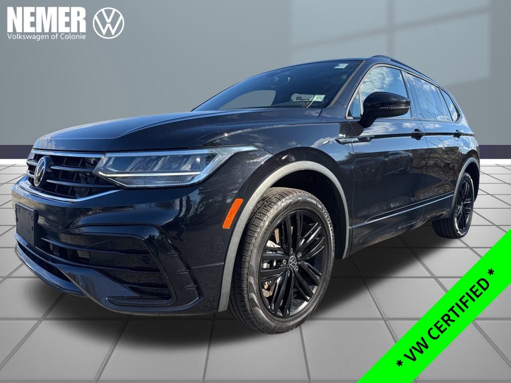2022 Volkswagen Tiguan SE R-LINE BLACK's photo