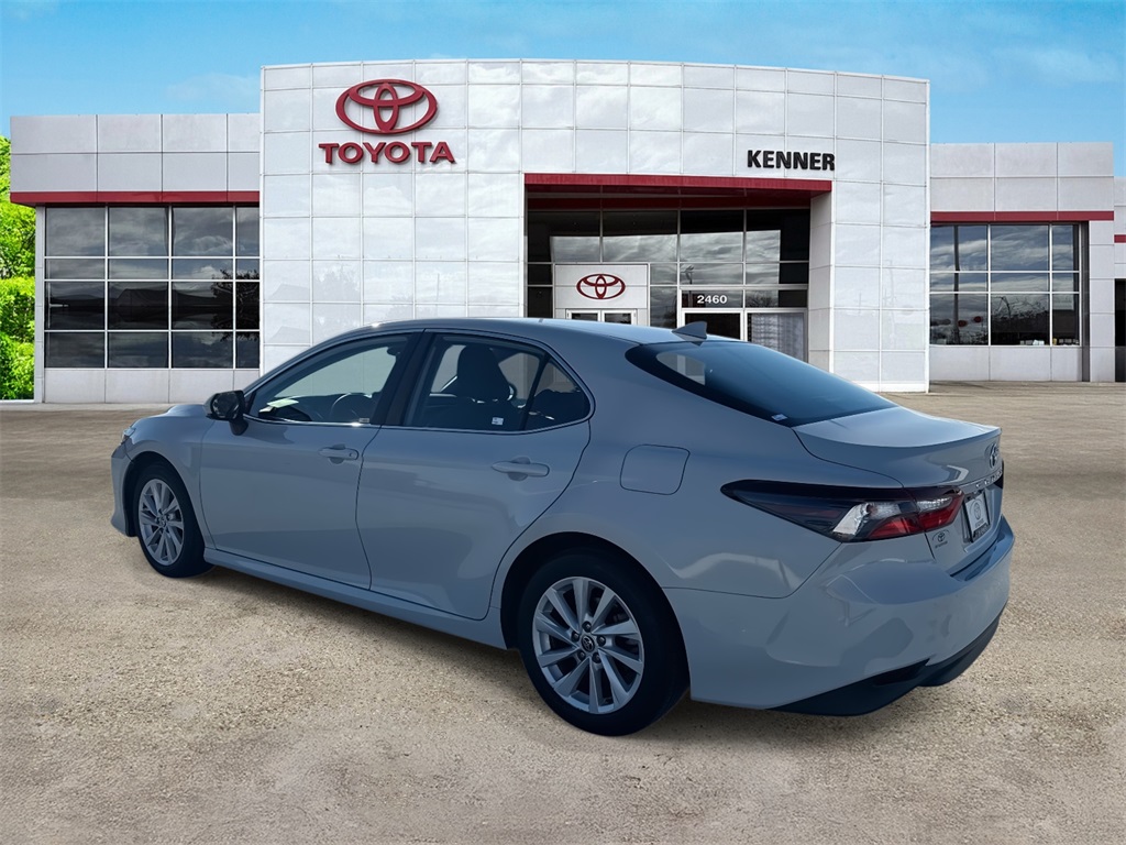 2022 Toyota Camry LE photo 4