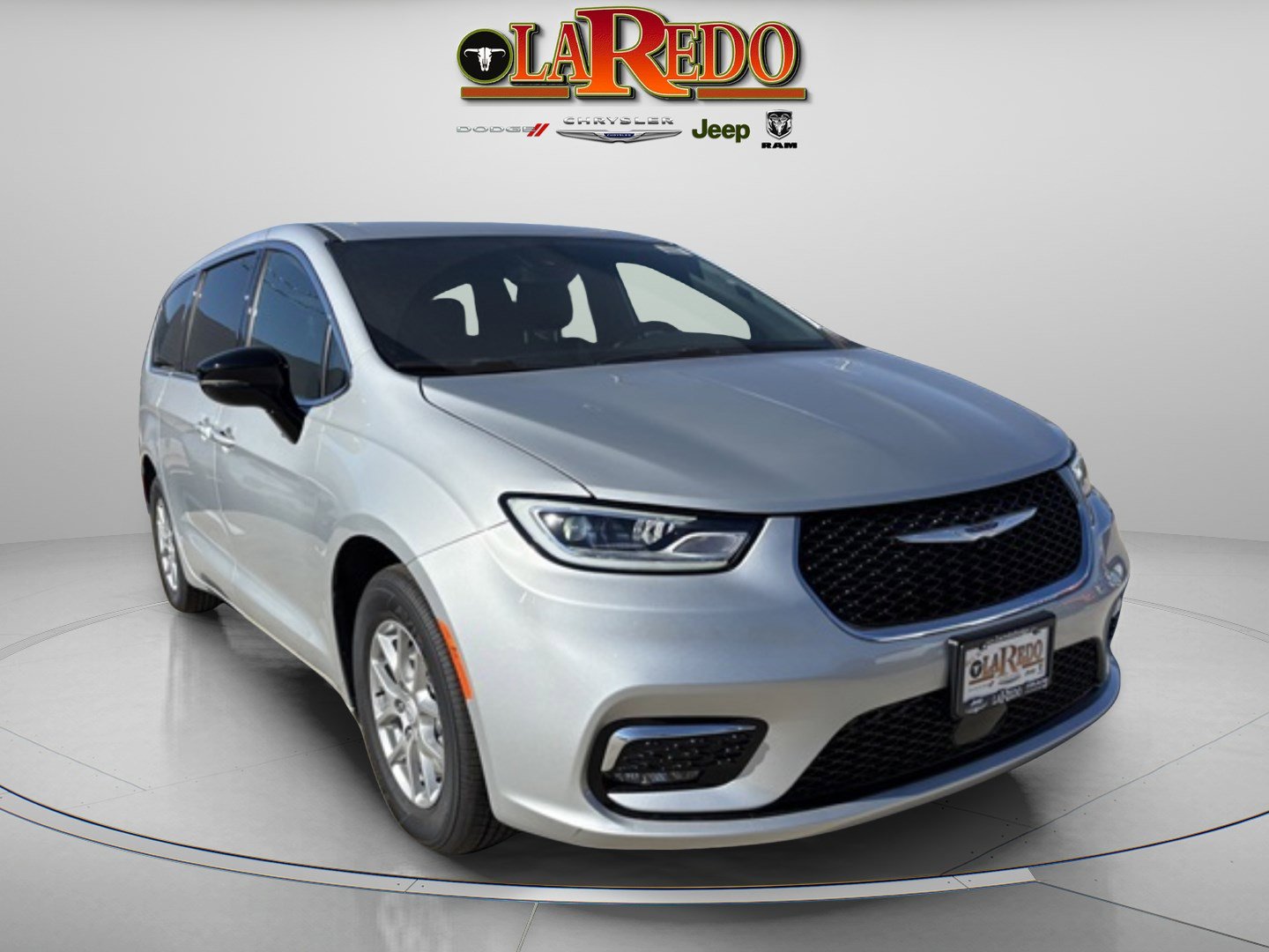 2026 Chrysler Pacifica Select's photo