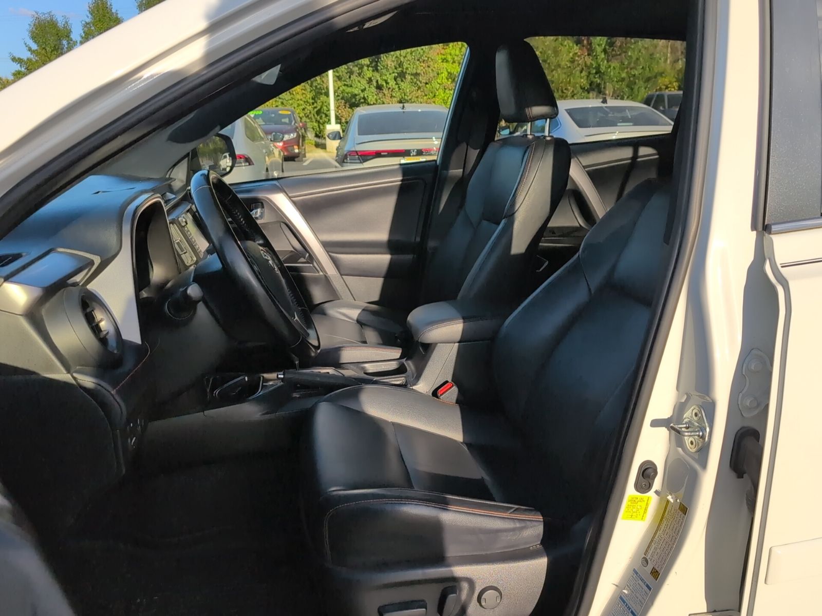 2018 Toyota RAV4 Hybrid SE photo 9