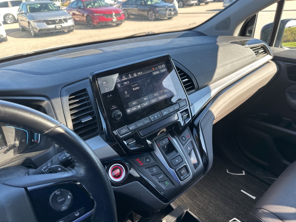 2021 Honda Odyssey Touring photo 3