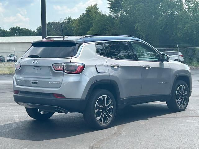 2022 Jeep Compass Limited photo 13