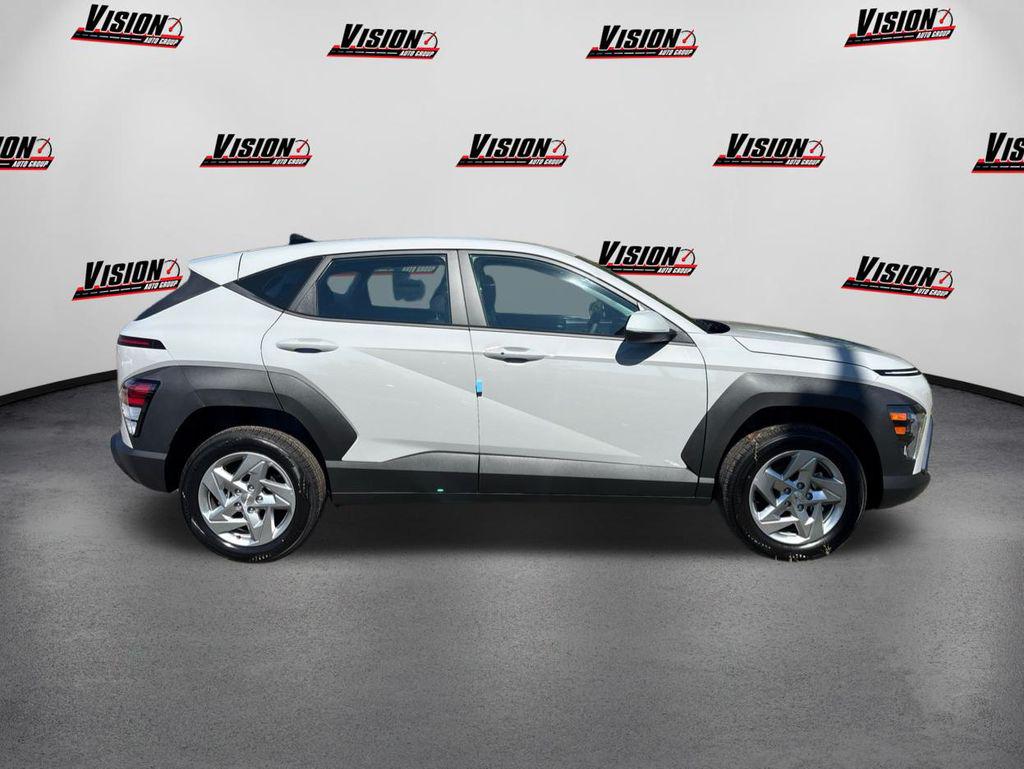 2026 Hyundai Kona SE photo 4