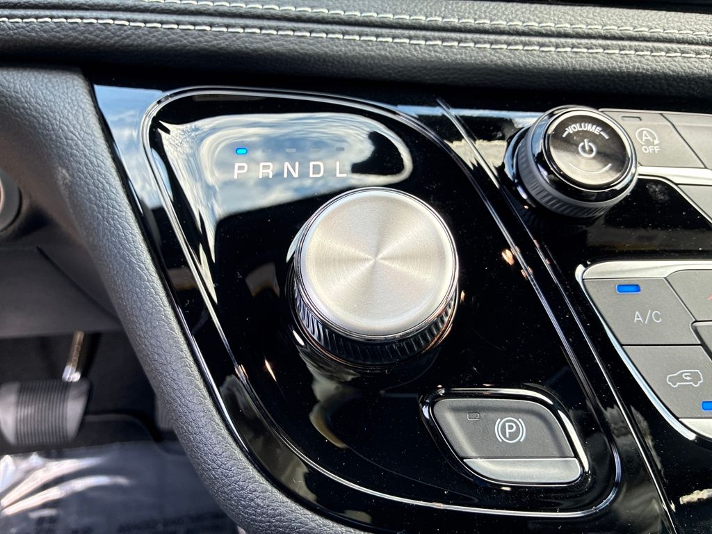 2026 Chrysler Pacifica photo 16