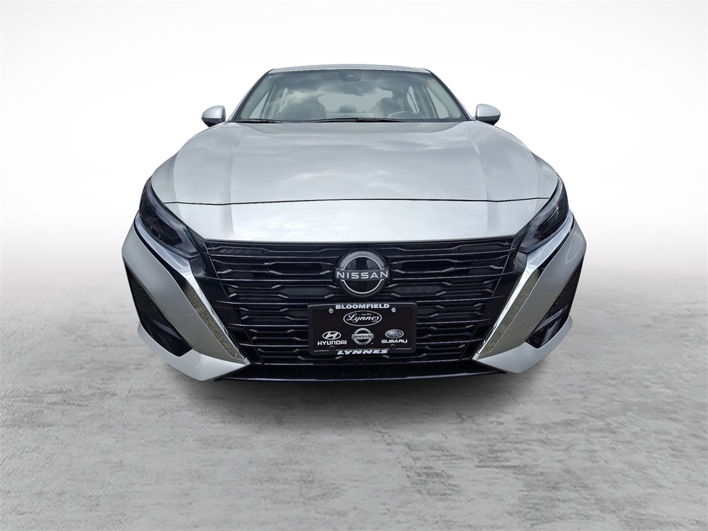 2025 Nissan Altima SL photo 2