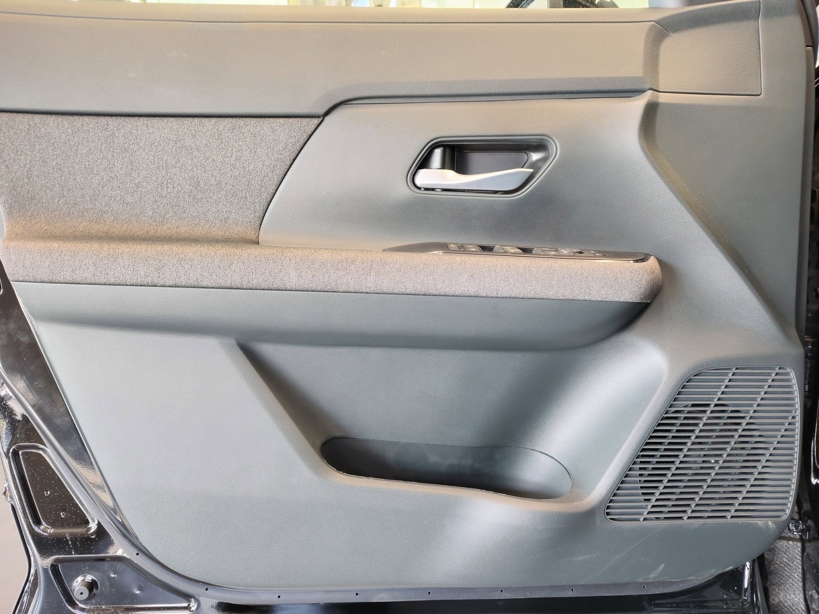 2026 Nissan Kicks SV photo 23