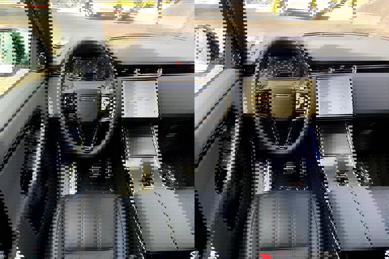 2024 Land Rover Range Rover Evoque Dynamic SE photo 4