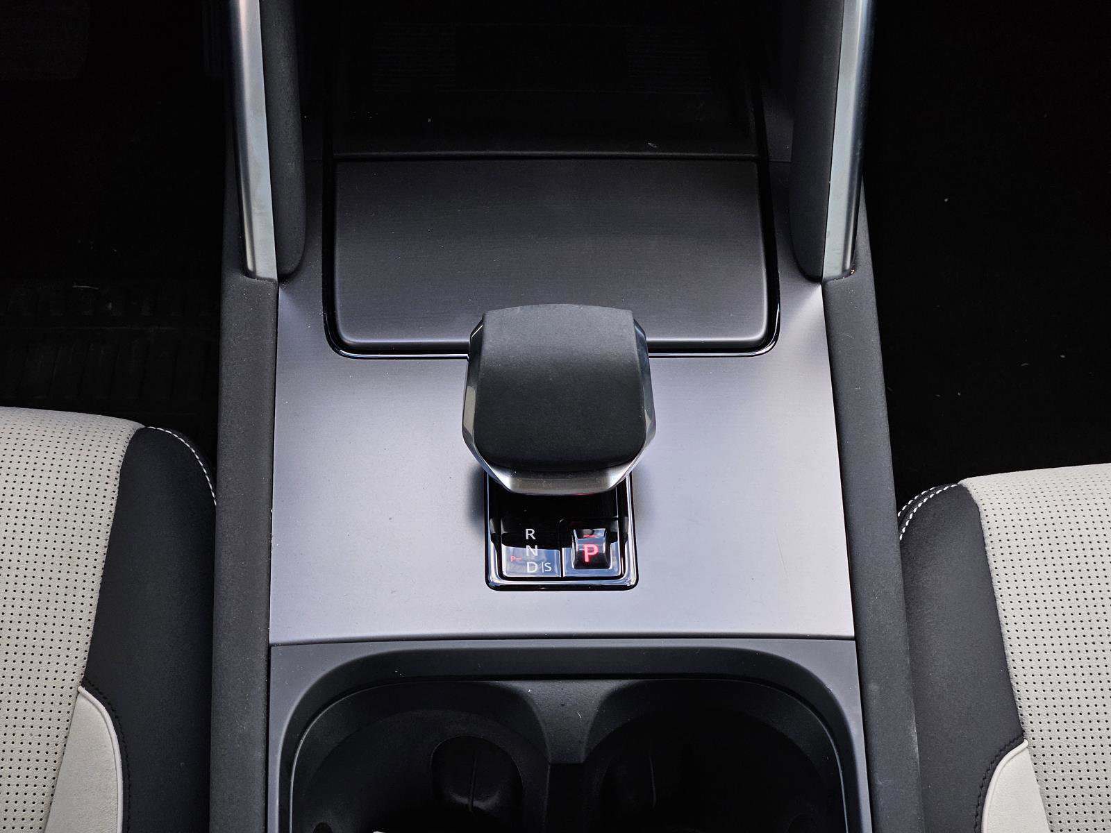 2025 Land Rover Discovery Sport S photo 35