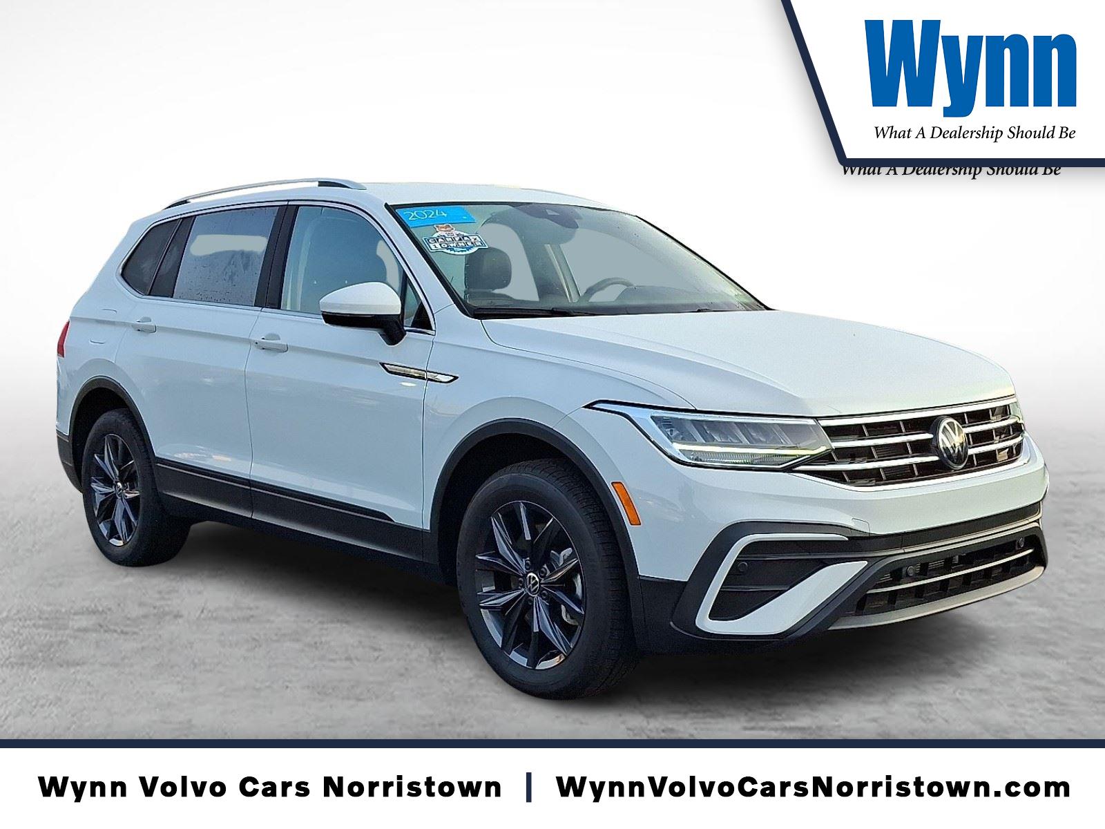 2024 Volkswagen Tiguan SE's photo