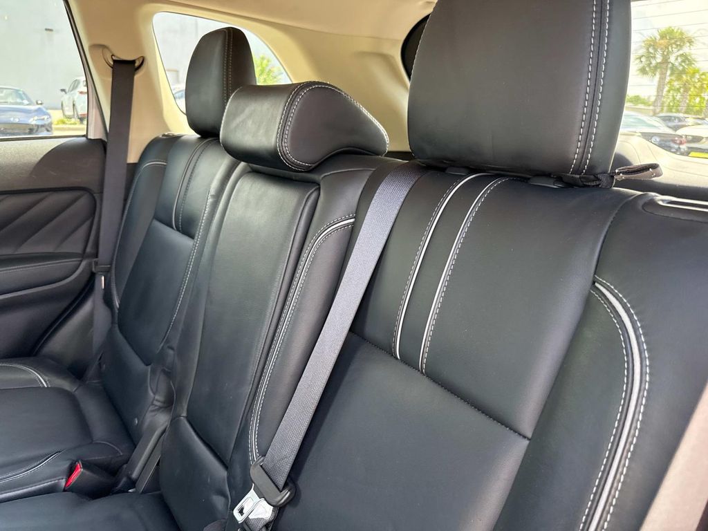 2018 Mitsubishi Outlander PHEV SEL photo 2