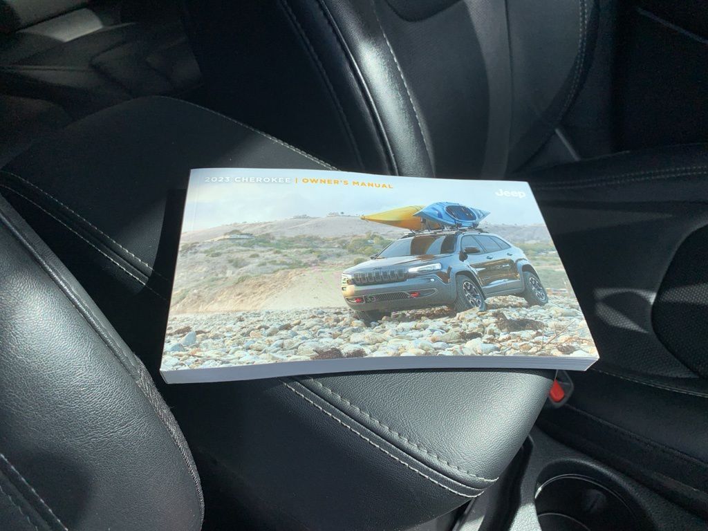 2023 Jeep Cherokee Altitude photo 31