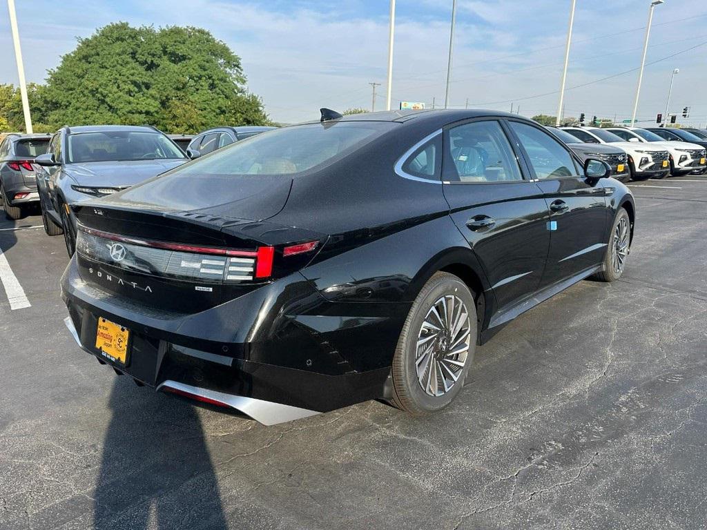 2025 Hyundai Sonata Hybrid Limited photo 3
