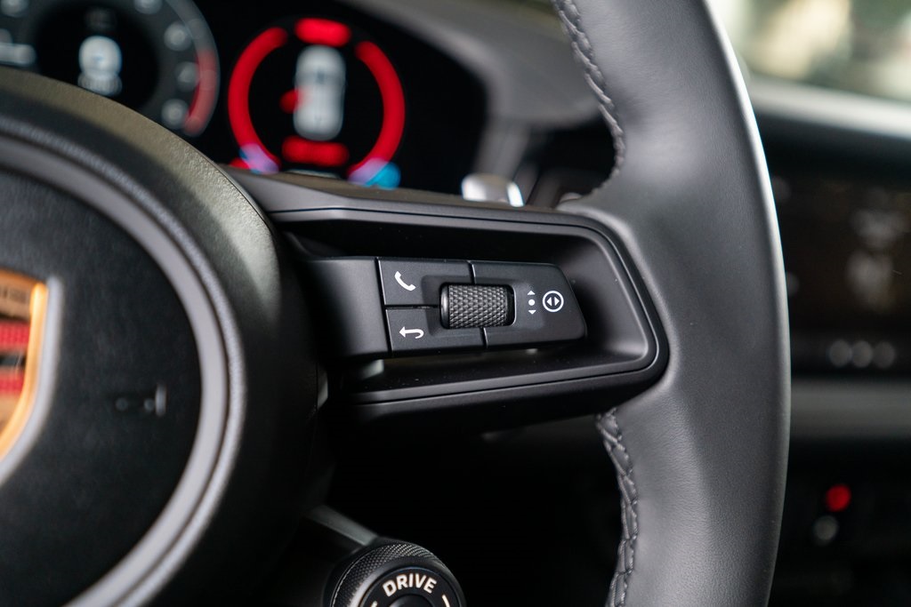 2025 Porsche Cayenne photo 31