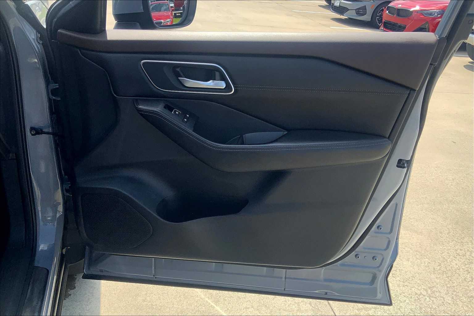 2023 Nissan Rogue Platinum photo 25