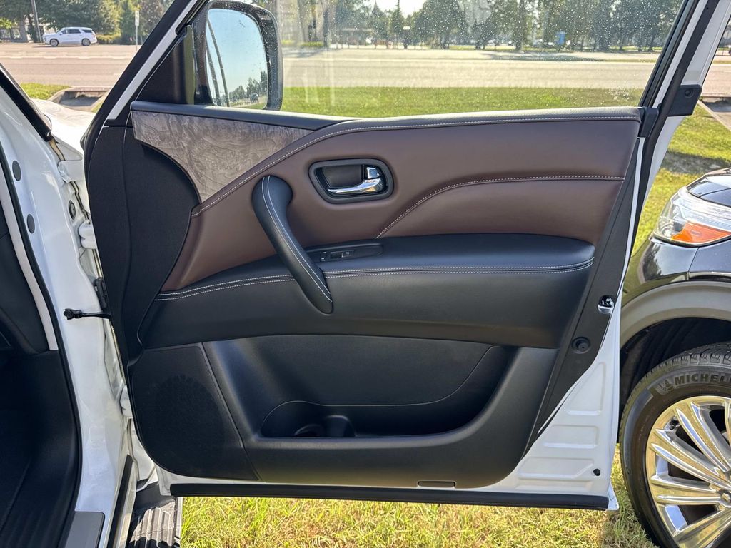 2023 Infiniti QX80 Premium Select photo 13