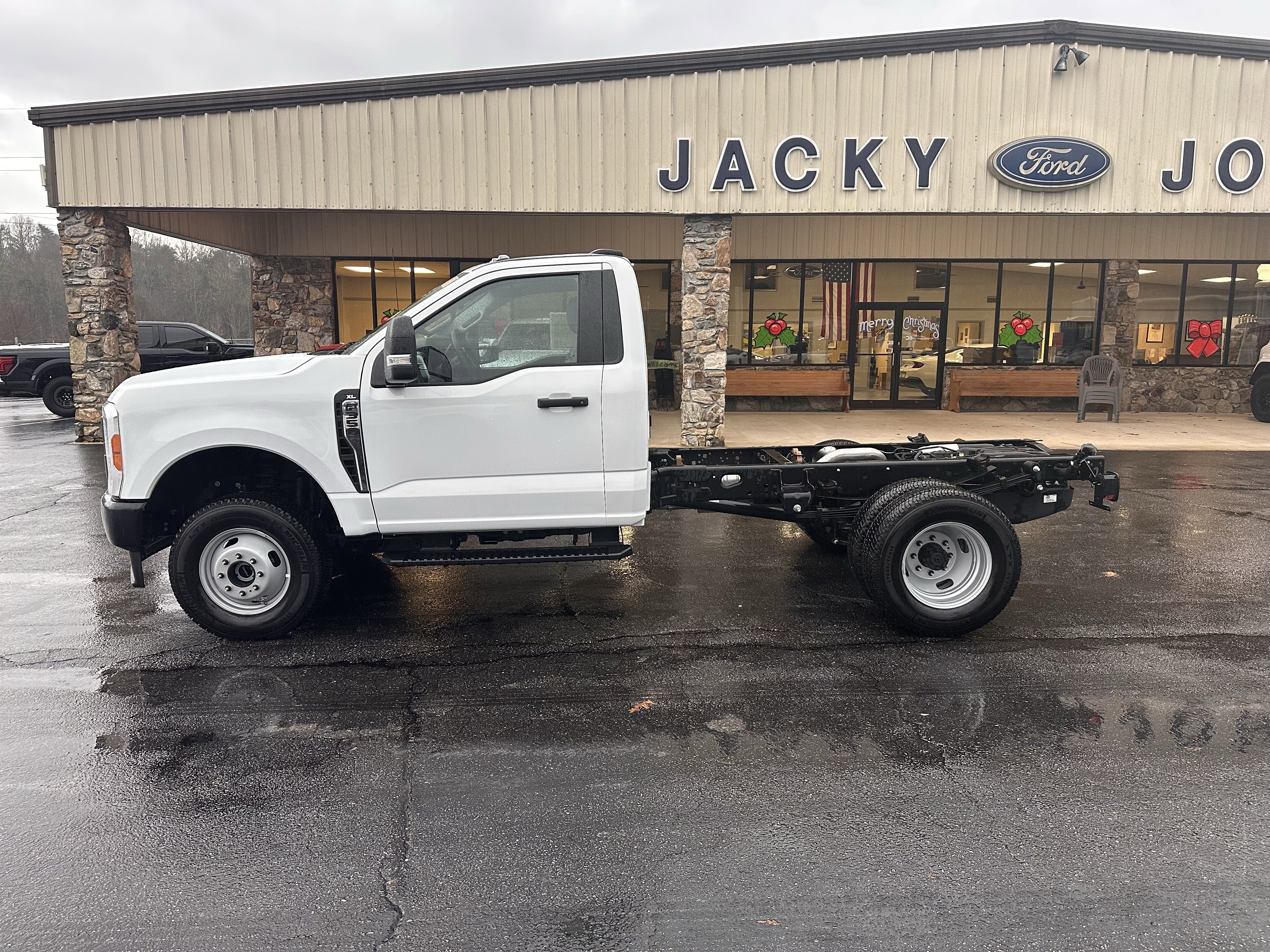 2023 Ford F-350 Super Duty Chassis Cab XL's photo