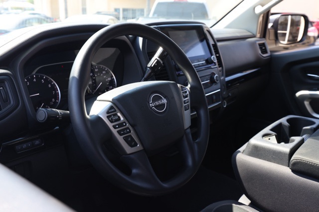 2023 Nissan Titan SV photo 13