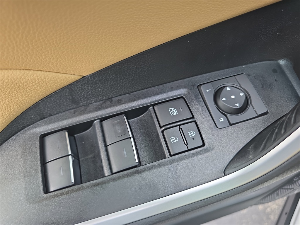 2025 Toyota RAV4 XLE Premium photo 27
