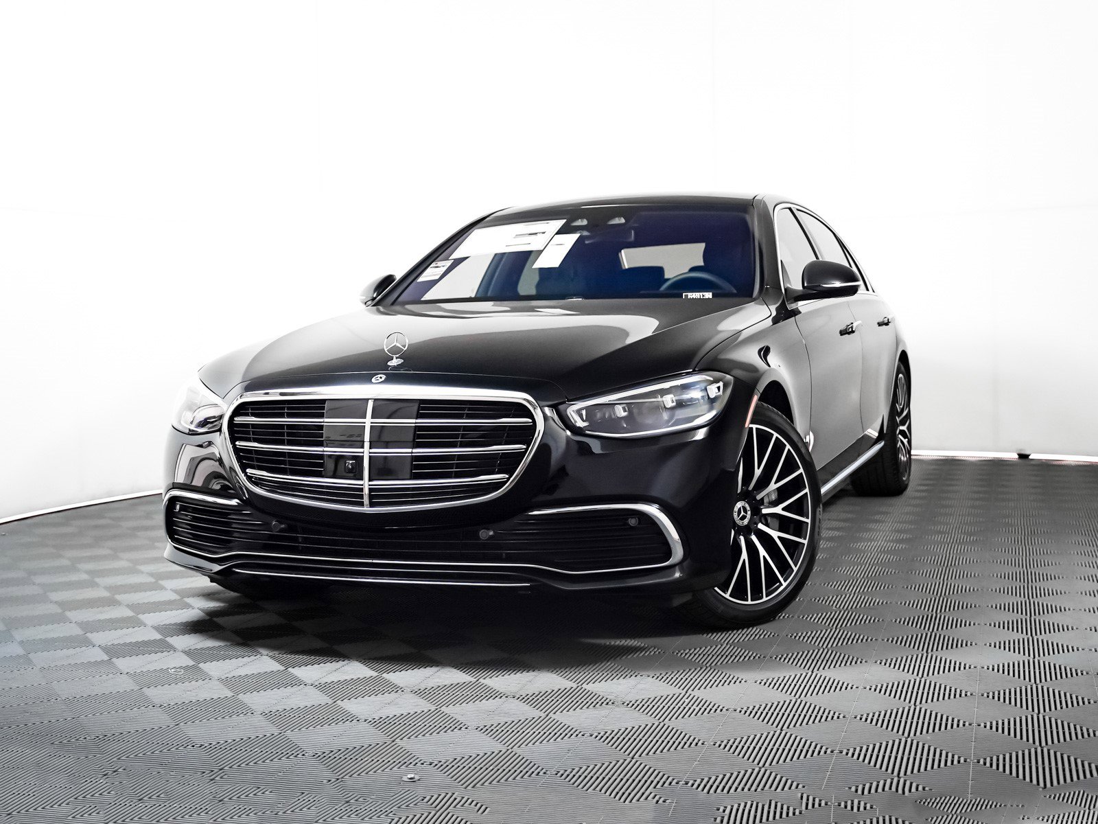 2025 Mercedes-Benz S-Class S 580's photo