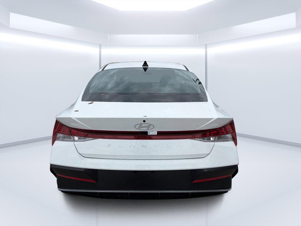 2025 Hyundai Elantra SEL Convenience photo 3