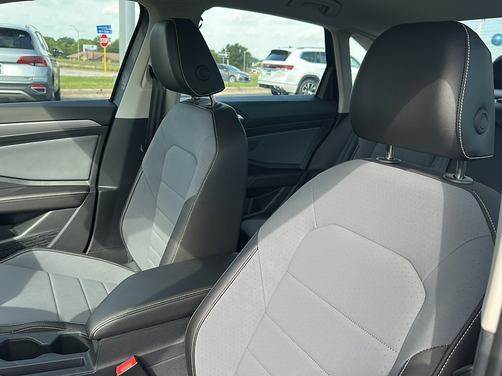 2025 Volkswagen Jetta 1.5T SE photo 3