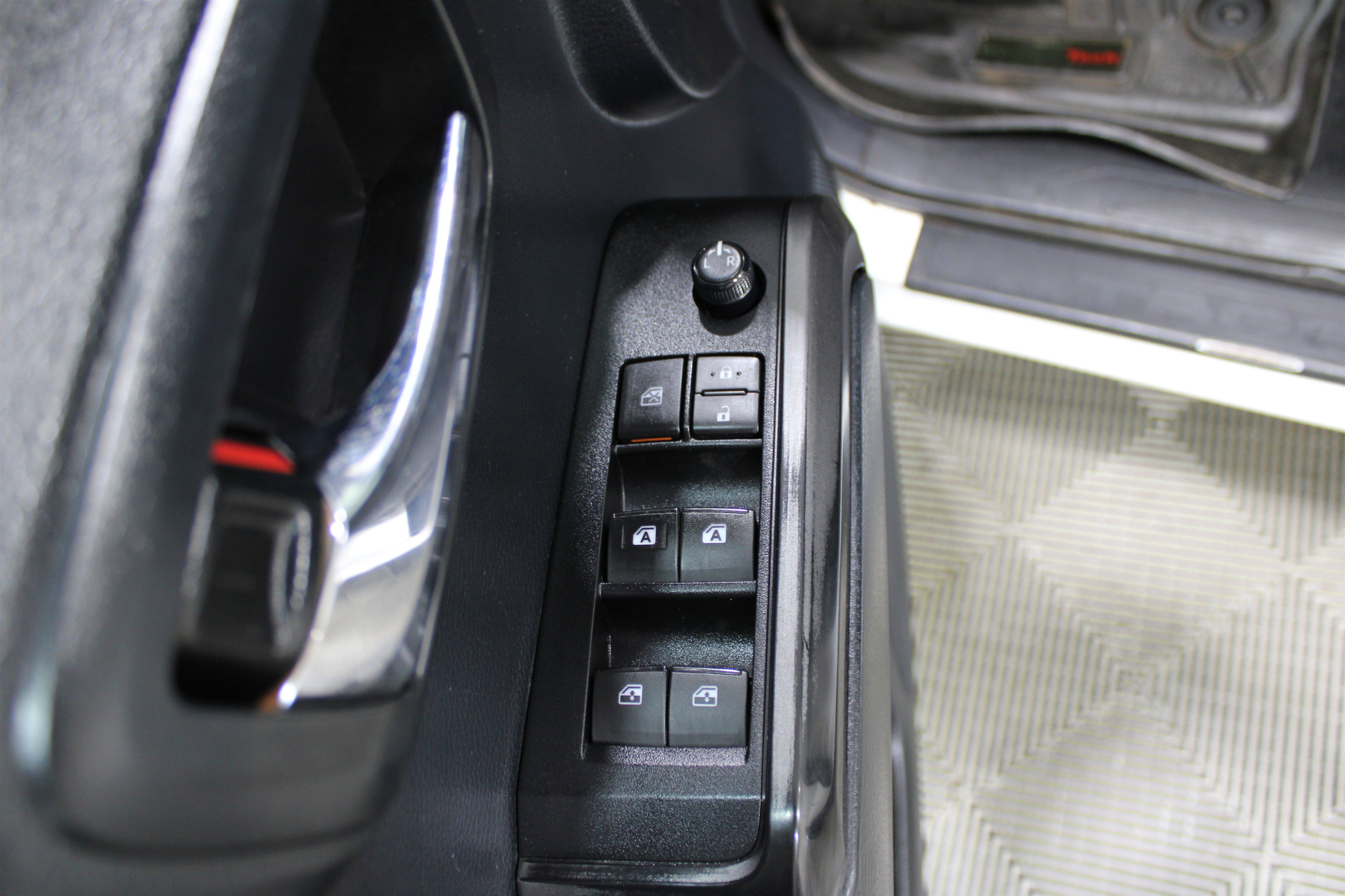 2019 Toyota Tacoma TRD Off-Road V6 photo 5