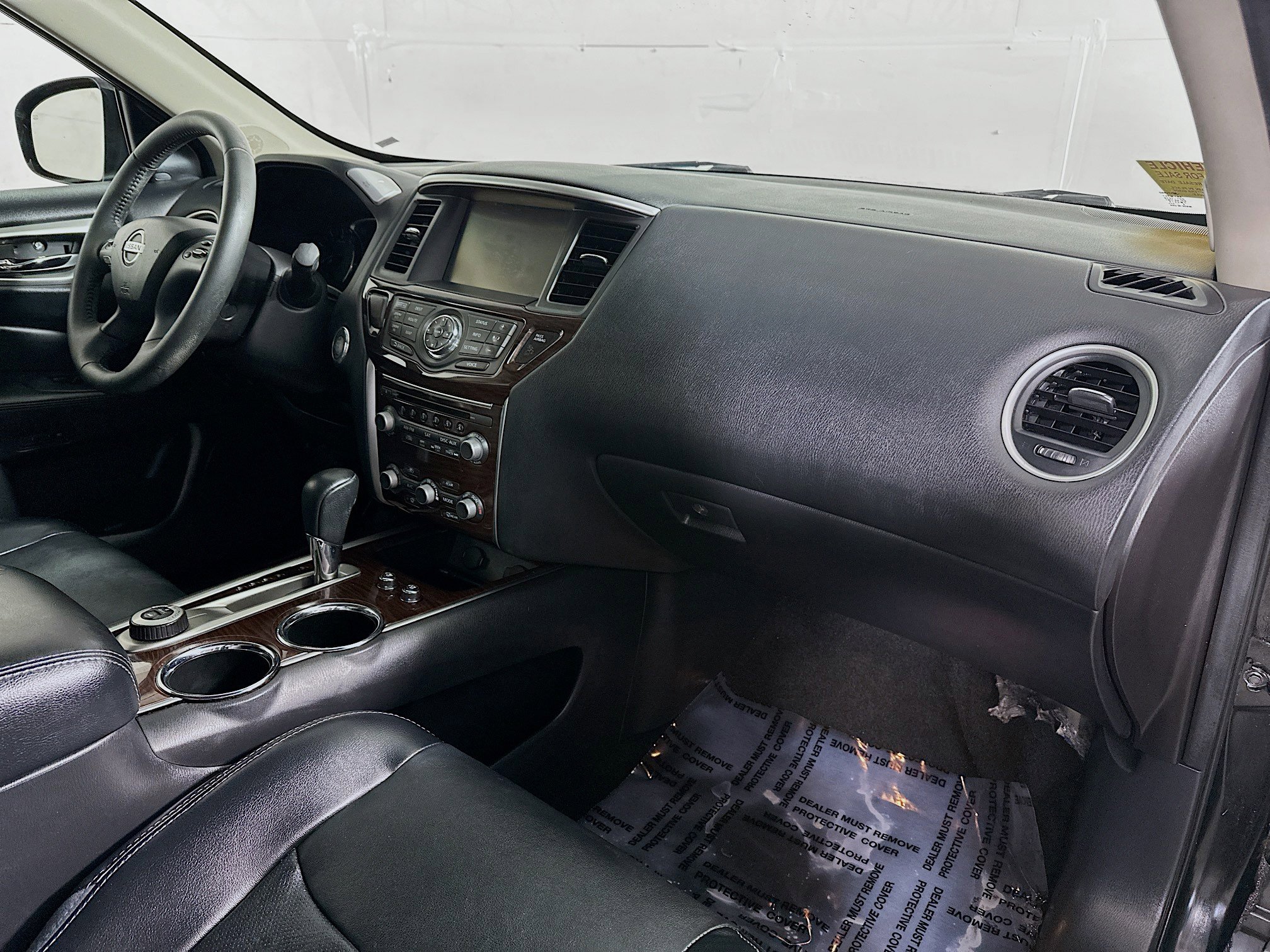 2015 Nissan Pathfinder Platinum photo 29