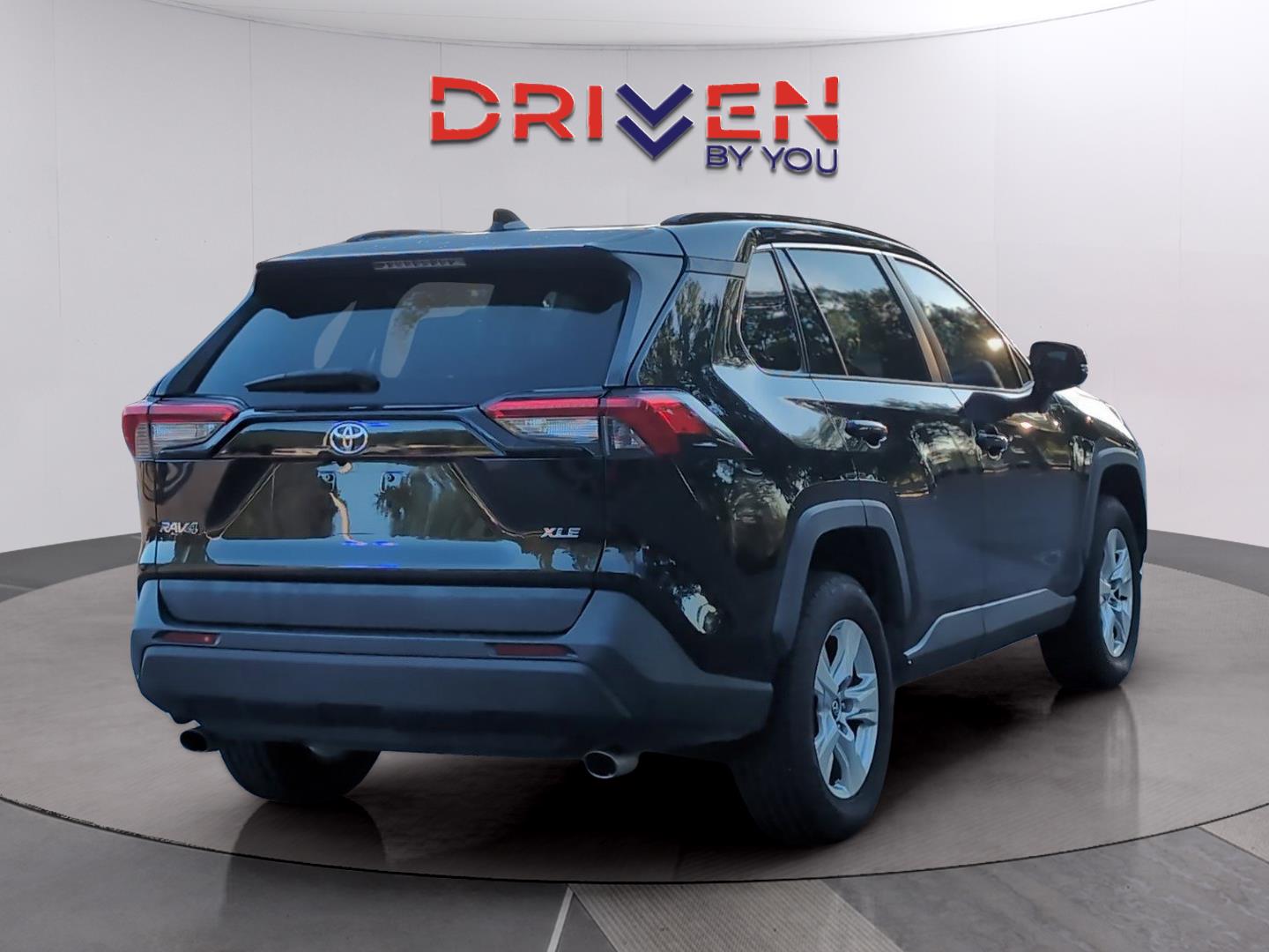 2021 Toyota RAV4 XLE photo 4